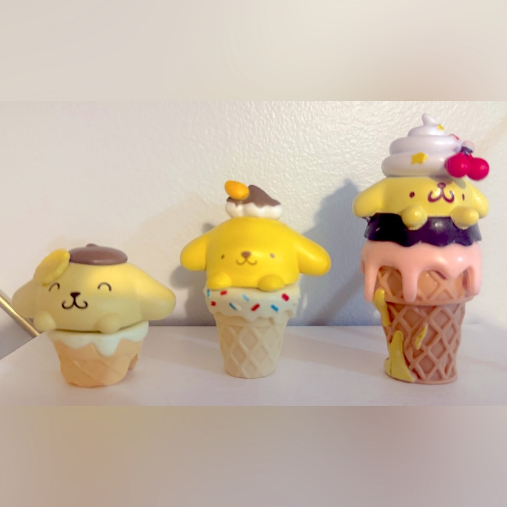 Like New Pompompurin figures